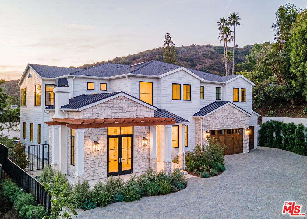 9929 Anthony Pl in Beverly Hills, CA - Building Photo