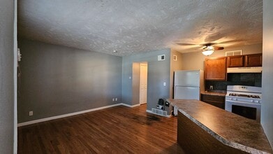 University Row in Omaha, NE - Foto de edificio - Interior Photo