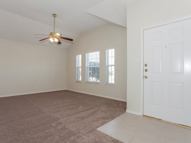 11008 Briaroaks Dr in Fort Worth, TX - Building Photo - Building Photo