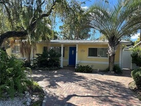 10172 63rd Ave N in Seminole, FL - Building Photo