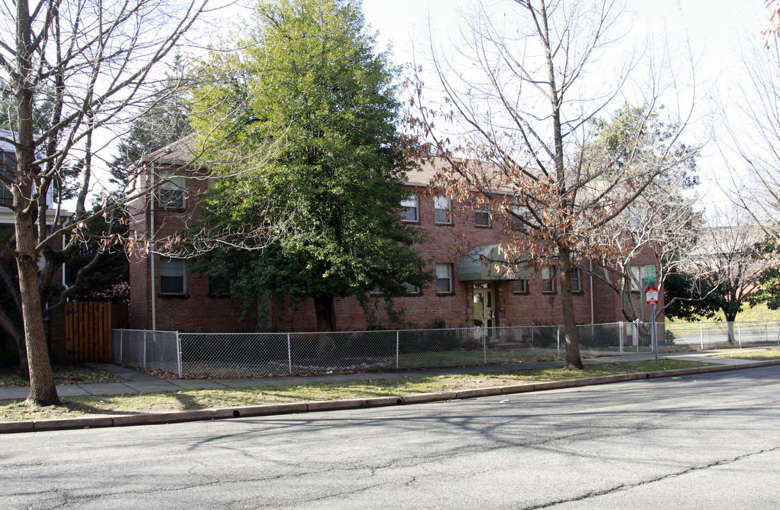 4524 Iowa Ave NW in Washington, DC - Foto de edificio