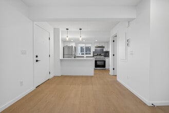 7049 Fane Rd in Edmonton, AB - Building Photo - Building Photo