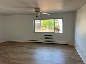 401 W Webster Ave, Unit 304 in Chicago, IL - Building Photo - Building Photo