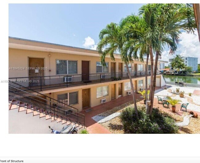 8210 Byron Ave in Miami Beach, FL - Building Photo - Building Photo