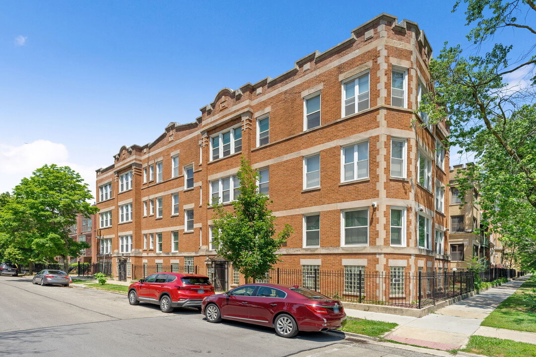 946 E 48th St in Chicago, IL - Building Photo