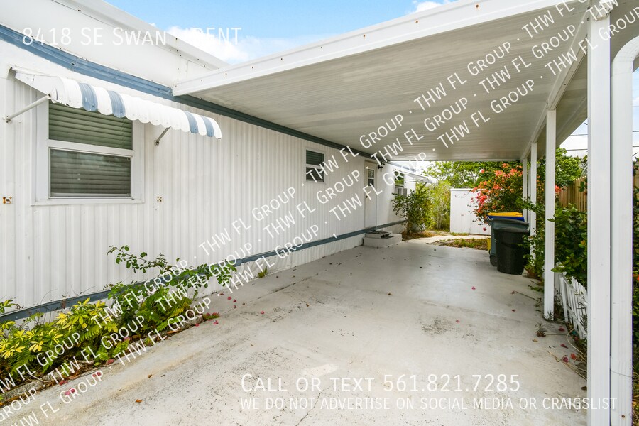 8418 SE Swan Ave in Hobe Sound, FL - Building Photo