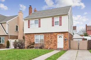 166-23 24th Ave in Queens, NY - Building Photo