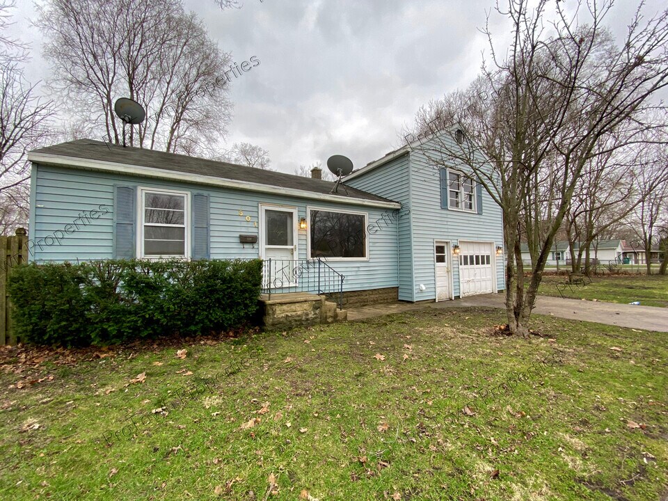 301 E Kankakee River Dr in Wilmington, IL - Building Photo