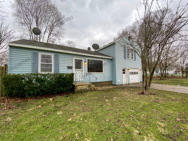 property at 301 E Kankakee River Dr