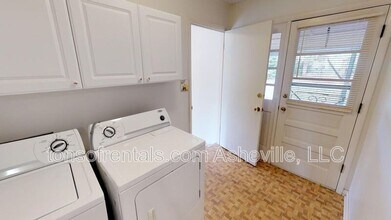 30 Persimmon Ln in Asheville, NC - Building Photo - Building Photo