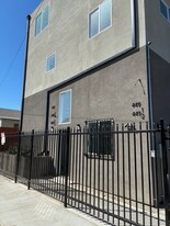 447 W 74th St in Los Angeles, CA - Building Photo