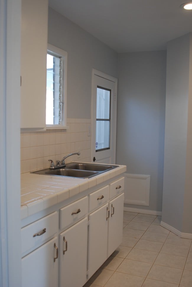 4466 Tujunga Ave in Los Angeles, CA - Building Photo - Building Photo