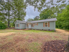 107 W Wesley St in Walhalla, SC - Foto de edificio - Building Photo