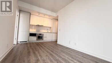 180 Front St E in Toronto, ON - Building Photo - Building Photo