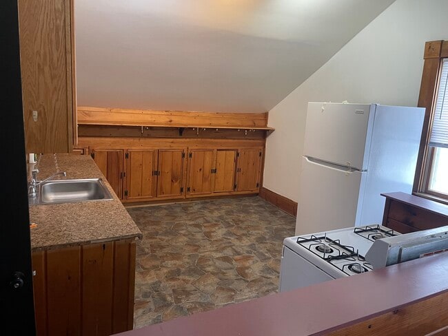 35 Pleasant St, Unit 3