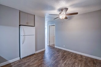 Juniper Garden Apartments in Redding, CA - Foto de edificio - Building Photo