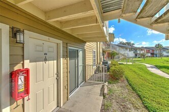 308 Lake Parsons Green in Brandon, FL - Building Photo - Building Photo