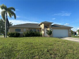 1915 SW 13th St in Cape Coral, FL - Building Photo