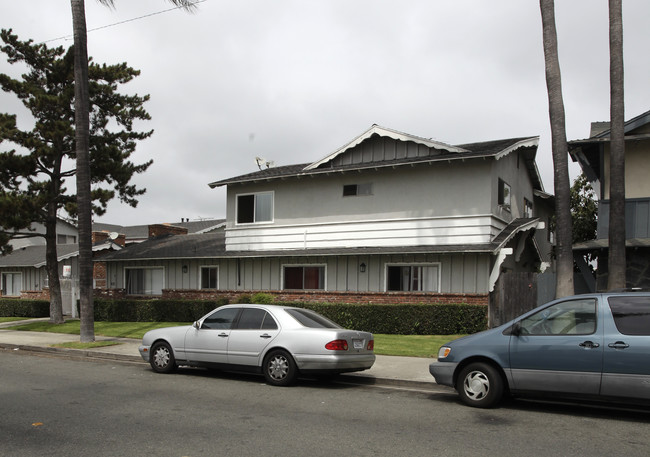 625-637 W Center St in Placentia, CA - Foto de edificio - Building Photo