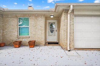 10006 Towne Tower Ln in Sugar Land, TX - Building Photo - Building Photo