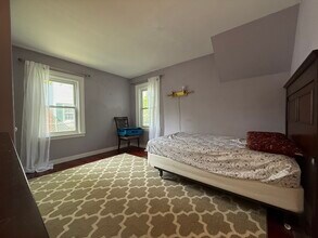 581 Grove St in Newton, MA - Building Photo - Building Photo