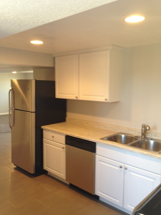 8755 Newcastle Rd-Unit -B in West Jordan, UT - Building Photo - Building Photo