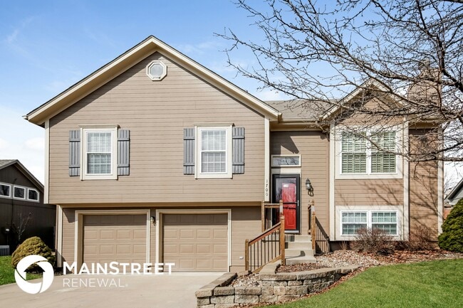 property at 1700 Cove Dr