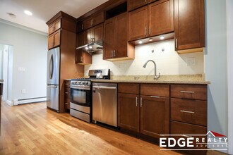 1526 Commonwealth Ave, Unit 1 in Boston, MA - Foto de edificio - Building Photo