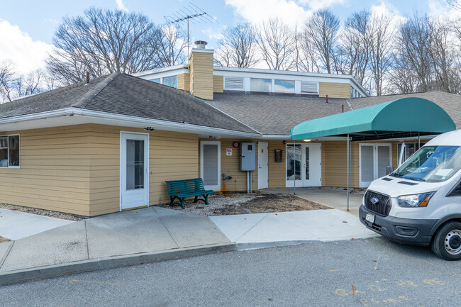 Chateau On the Hill in Hawthorne, NY - Building Photo - Building Photo