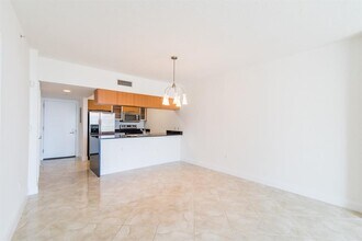 1750 N Bayshore Dr, Unit 1310 in Miami, FL - Building Photo - Building Photo