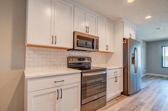 172 W Bay Rd in Lake Park, IA - Building Photo - Building Photo