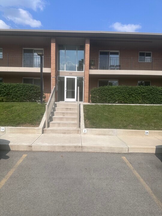 439 College Ave, Unit 4 in Greensburg, PA - Building Photo