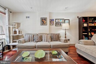 2423 S Bancroft St in Philadelphia, PA - Building Photo