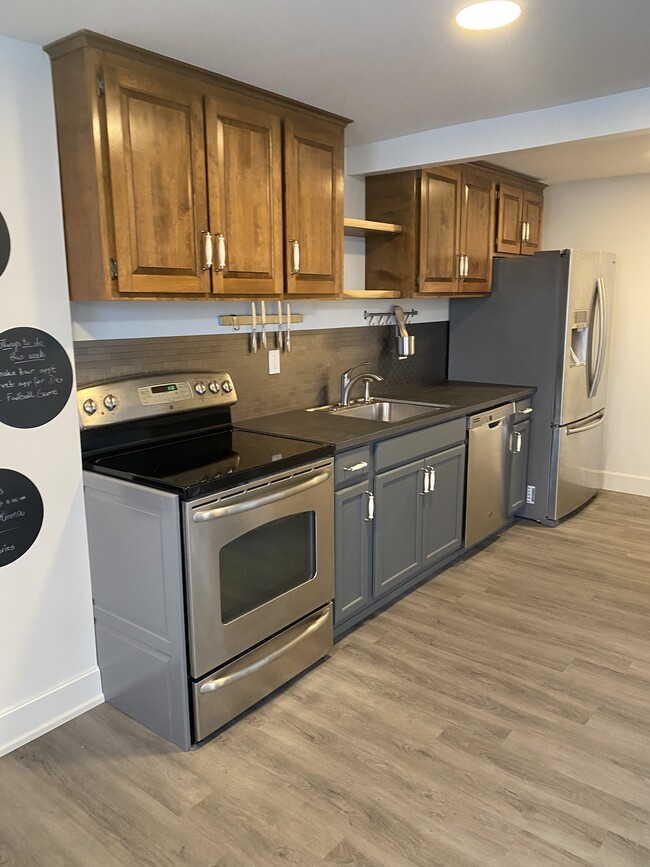 326 Cottage Grove Rd, Unit 1