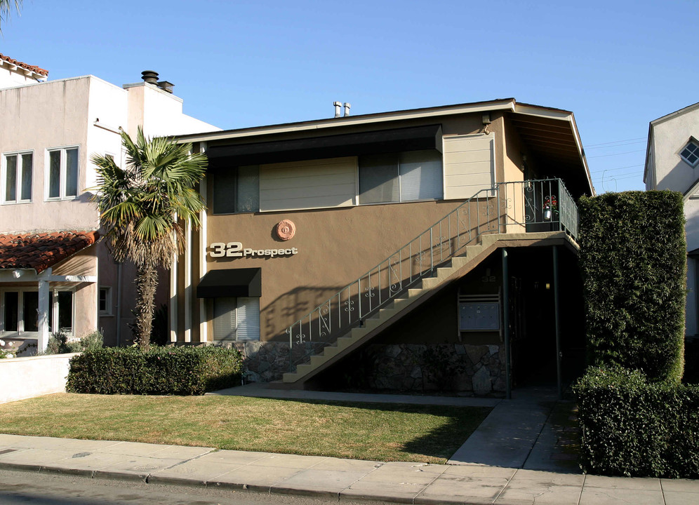 32 Prospect Ave in Long Beach, CA - Building Photo