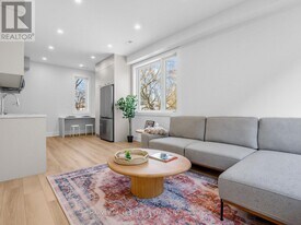 45 Bellevue Ave in Toronto, ON - Building Photo