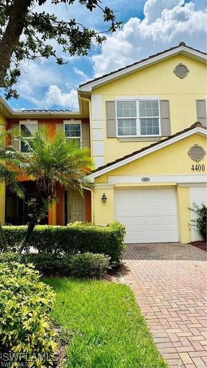 4400 Lazio Way in Ft. Myers, FL - Building Photo