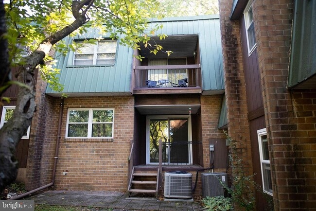 property at 319 Meadowview Ln
