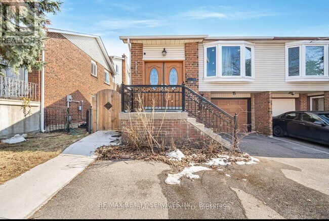 35 Bay Crest Dr in Brampton, ON - Building Photo - Building Photo