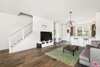 3901 Eagle Rock Blvd in Los Angeles, CA - Building Photo - Building Photo