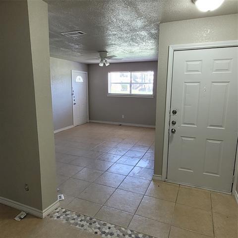 748 E Pecan St in Hurst, TX - Building Photo