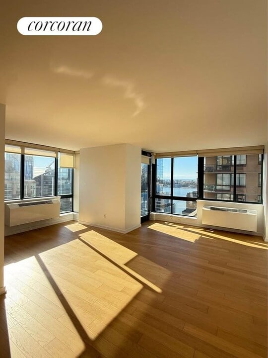 75 W End Ave in New York, NY - Building Photo