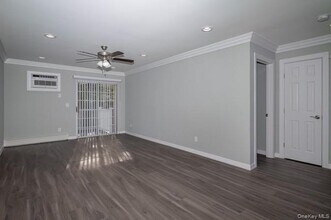 148 Cassa Loop in Holtsville, NY - Building Photo - Building Photo