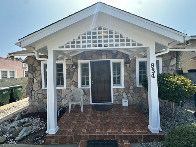 property at 934 E Fairview Blvd