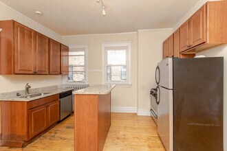 3501 W Fullerton Ave, Unit 3 in Chicago, IL - Building Photo - Building Photo