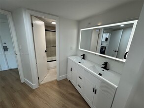 3475 N Country Club Dr, Unit 511 in Miami, FL - Building Photo - Building Photo