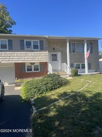 612 Texas Dr in Toms River, NJ - Foto de edificio - Building Photo