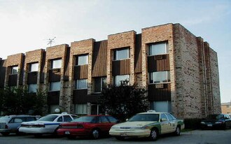 5147 N East River Rd Apartments