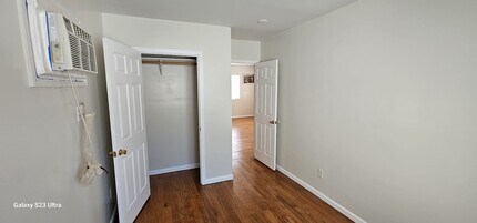 5717 108th St, Unit 2 in Corona, NY - Building Photo - Building Photo