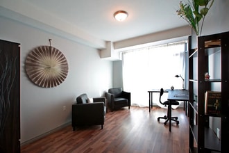 275 Larch St in Waterloo, ON - Building Photo - Building Photo